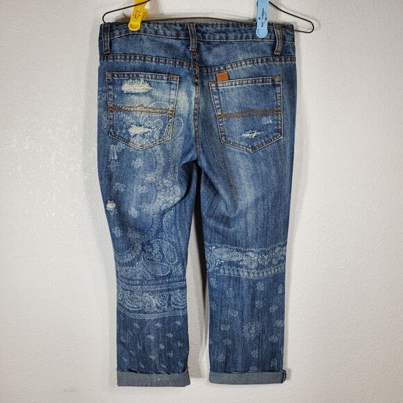 Premiere Rue 21 Womens Size 1/2R Distressed Bandana Print Blue Denim Capri 30x23 - Picture 2 of 8